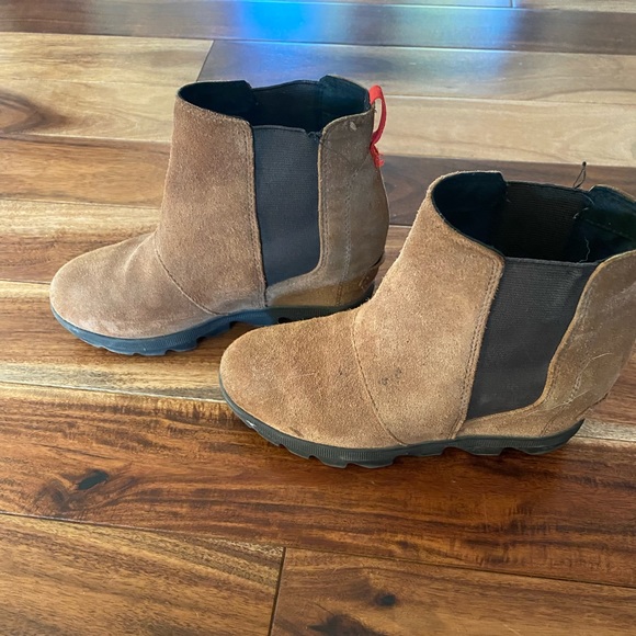 Sorel Other - Sorel Joan of Arctic Wedge Chelsea size one camel brown youth girl